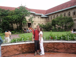 Vimastek Mansion - zámek celý z teakového dřeva, bohužel uvniř jsme fotit nemohli. | Thailand - Bangkok II. - 13.8.2010